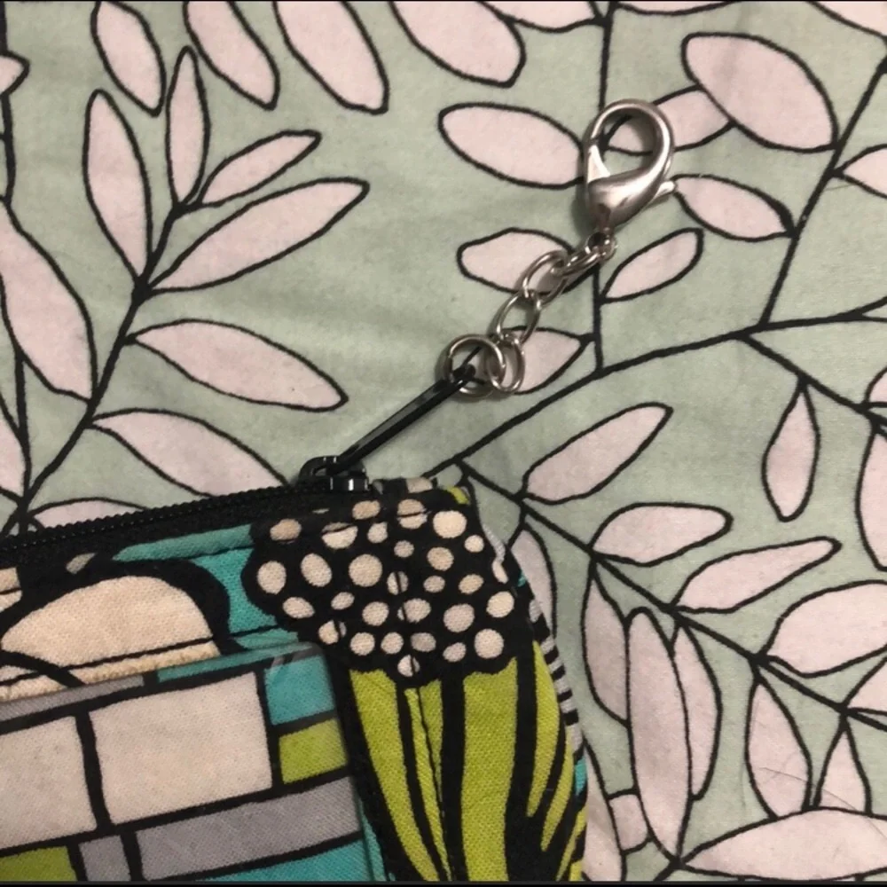 Pair of Vera Bradley change purses/ID holders - Picture 4 of 7